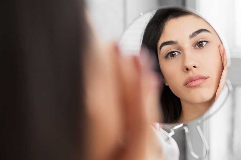 girl with mirror