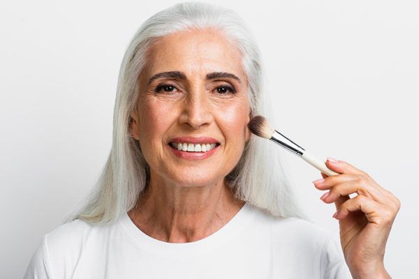 A Complete Guide to Natural Makeup for Mature Skin