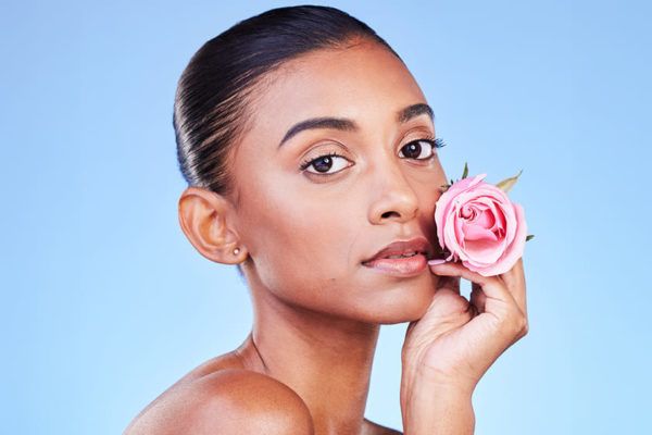 8 Benefits of Rose Water: How to Use, Benefits and More