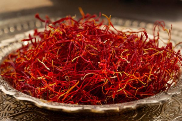 5 Amazing Benefits of Saffron for Glowing Skin