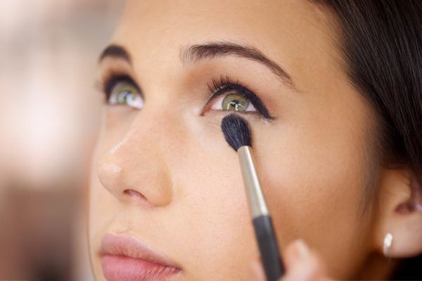 Makeup Basics: 4 Things to Know About Face Concealer